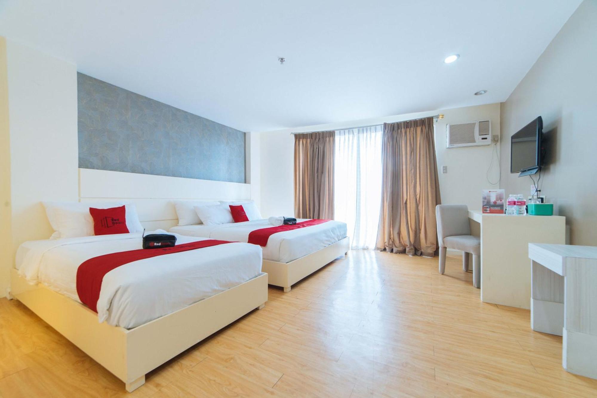 Reddoorz Plus At Hotel Metro Kalibo Buitenkant foto