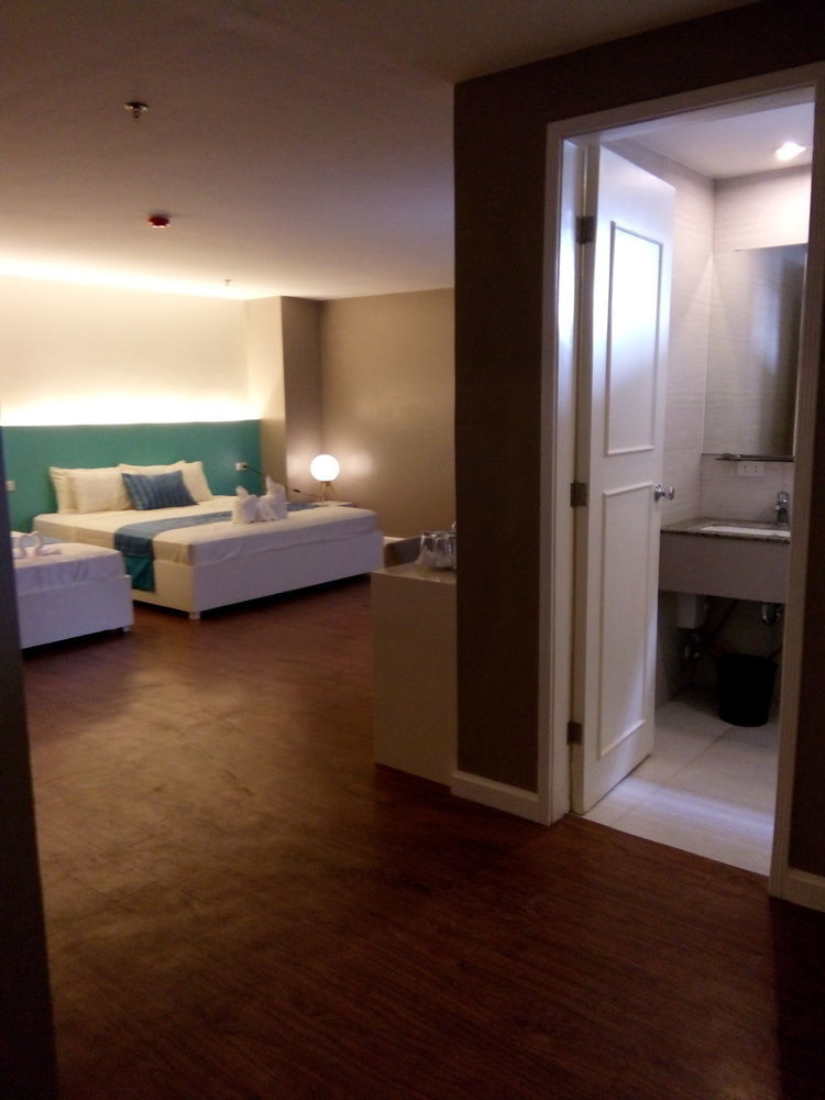 Reddoorz Plus At Hotel Metro Kalibo Buitenkant foto