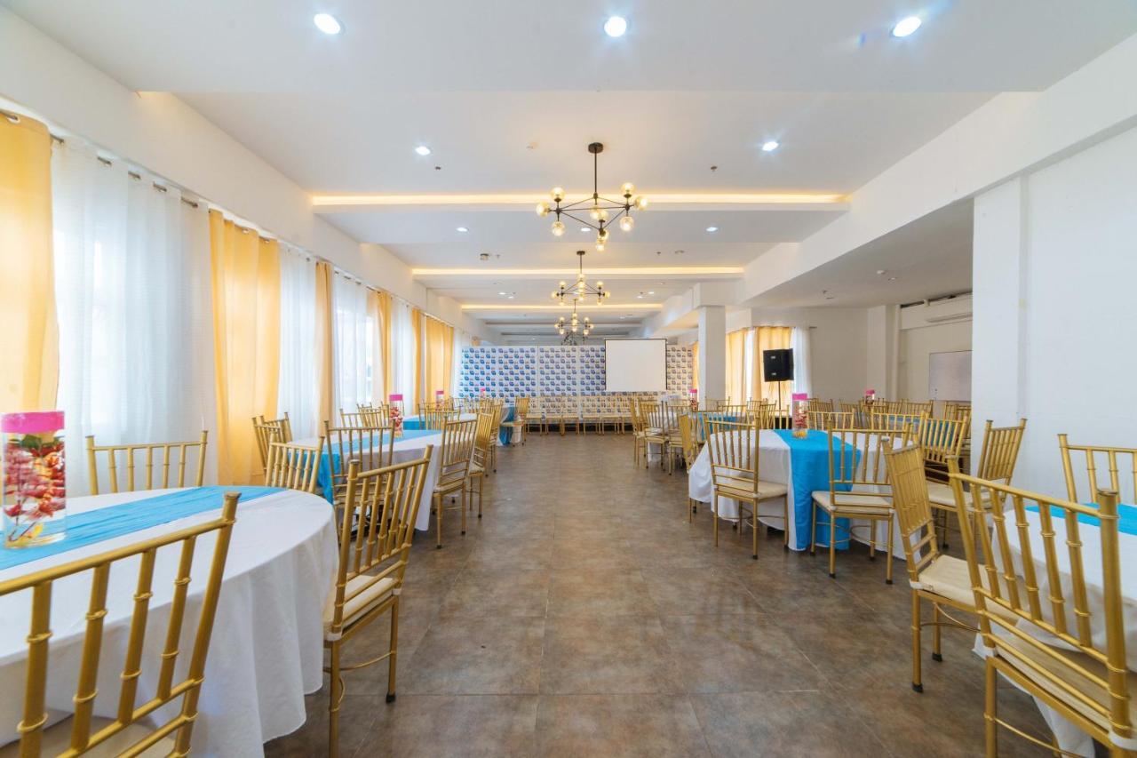 Reddoorz Plus At Hotel Metro Kalibo Buitenkant foto